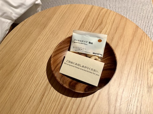 MUJI HOTEL GINZAにあったウエルカムお菓子のミックスナッツ塩味