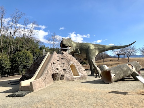双葉水辺公園の恐竜の滑り台