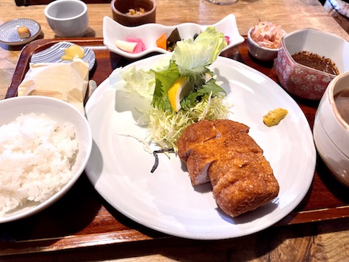 「とんかつ青柳」で食べた豚肉の創作ランチ　定食