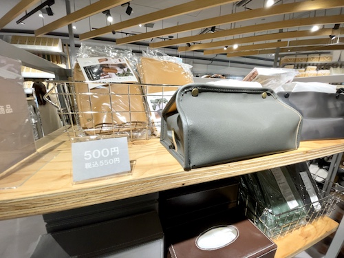 Standard Products新宿店の革製テッシュボックス