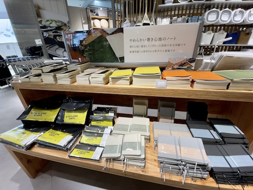 Standard Products新宿店のやわらかい書き心地のノート