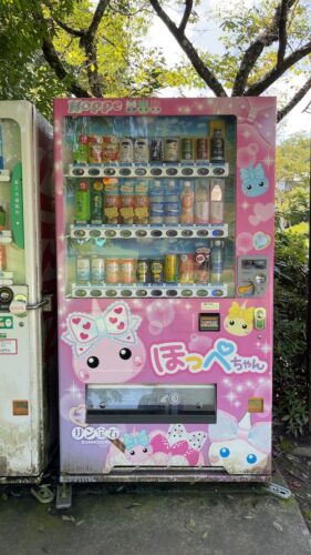 サン宝石のキャラクター・ほっぺちゃんの自動販売機