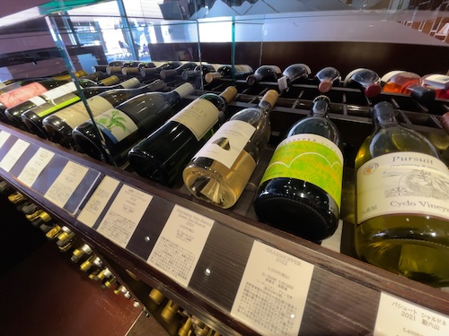 八ヶ岳ワインハウスで陳列された山梨＆長野ワイン（白）