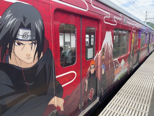 富士急行線　NARUTO電車