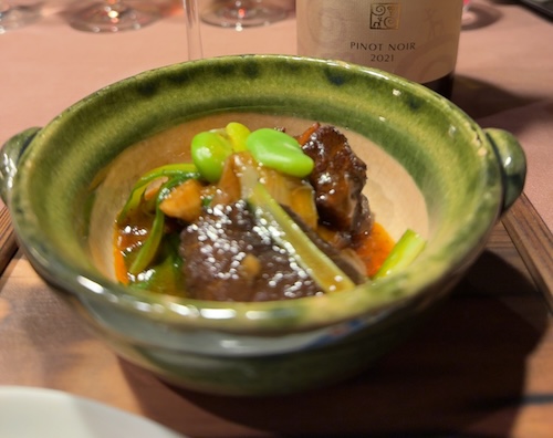 甲府「中華 NIGRAT」で食べた甲州牛のバラ肉のからし煮込みと椎茸
