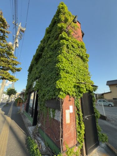 甲府にあるフレンチbletの外観
