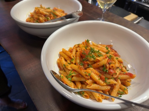 トマトソースとケッパのパスタ
