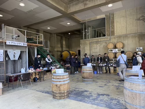 シャトー酒折ワイナリーのワイン試飲会場