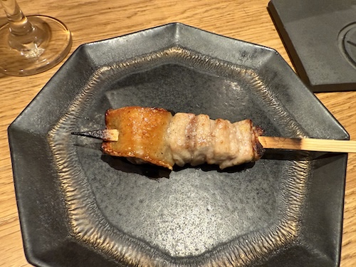 甲府・焼鳥 entaで食べたモモ肉(パリパリ皮)串